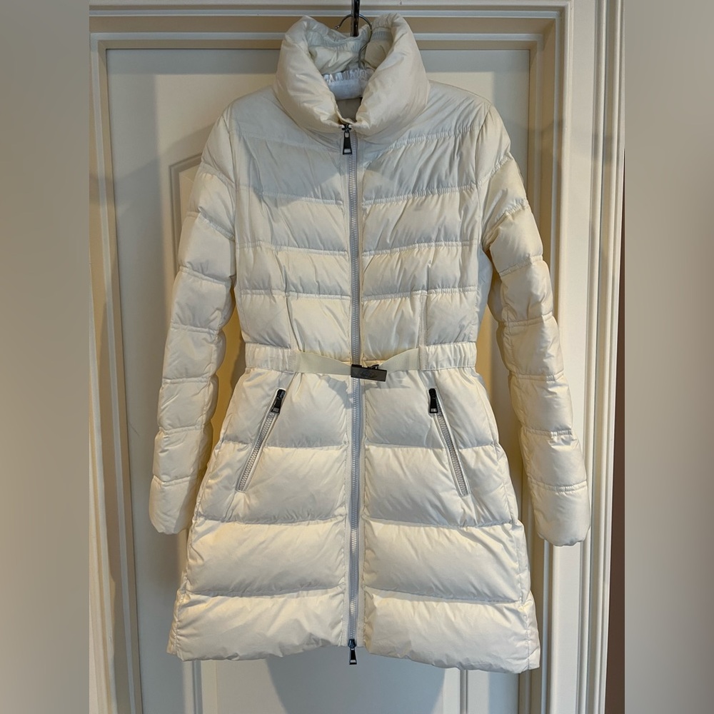 Beautiful Moncler Accenteur Belted Down Puffer Coat in white, size 1 (US 2-4)